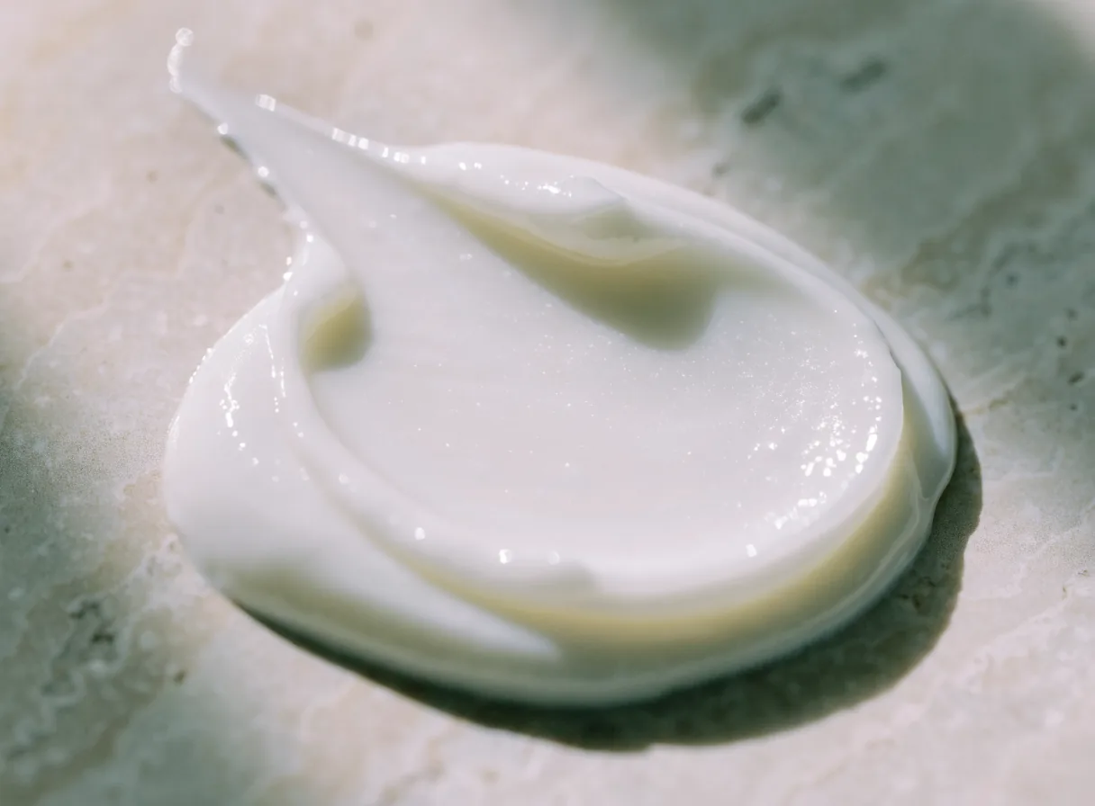 Close-up of the cream texture swatched on a stone surface